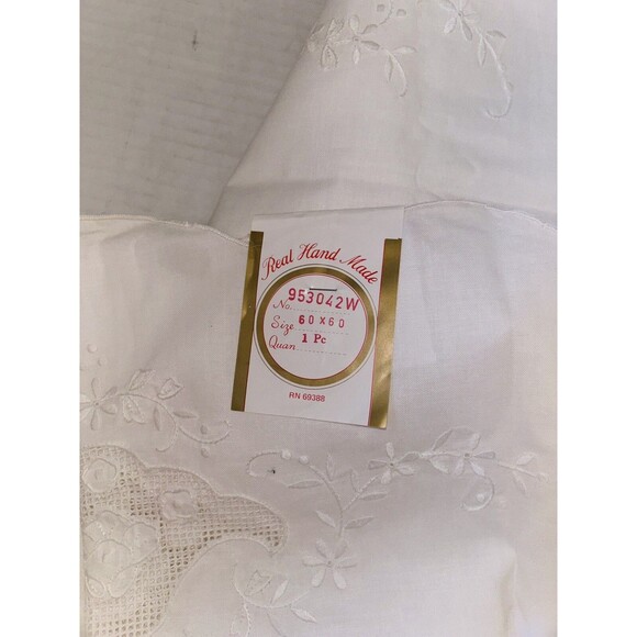 Vintage tablecloth Scalloped edge  60 X 60 white cotton - Picture 6 of 16